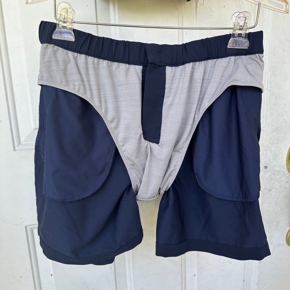 Men tracksmith navy blue shorts - Picture 7 of 11